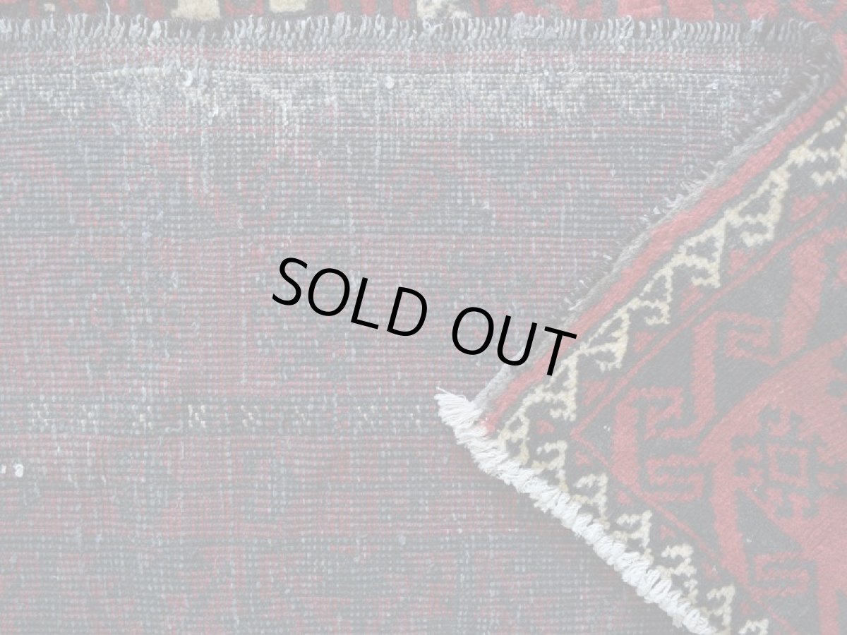 画像15: 良品 ペルシャ 部族絨毯 バルーチ 縦3m 横1.5m 4.5㎡ 〜6帖程度 リビング ダイニング 3人掛けソファ サイズ 300 x 150 cm No.z169 天然 ウール 手織り トライバル ラグ 敷物 マット カーペット 幾何学模様 ヴィンテージ ビンテージ  赤 黒 b-z169-300150h57-001 (15)