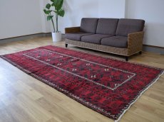 画像2: 良品 ペルシャ 部族絨毯 バルーチ 縦3m 横1.5m 4.5㎡ 〜6帖程度 リビング ダイニング 3人掛けソファ サイズ 300 x 150 cm No.z169 天然 ウール 手織り トライバル ラグ 敷物 マット カーペット 幾何学模様 ヴィンテージ ビンテージ  赤 黒 b-z169-300150h57-001 (2)