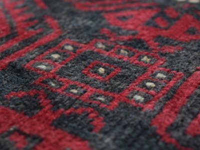 画像2: 良品 ペルシャ 部族絨毯 バルーチ 縦3m 横1.5m 4.5㎡ 〜6帖程度 リビング ダイニング 3人掛けソファ サイズ 300 x 150 cm No.z169 天然 ウール 手織り トライバル ラグ 敷物 マット カーペット 幾何学模様 ヴィンテージ ビンテージ  赤 黒 b-z169-300150h57-001