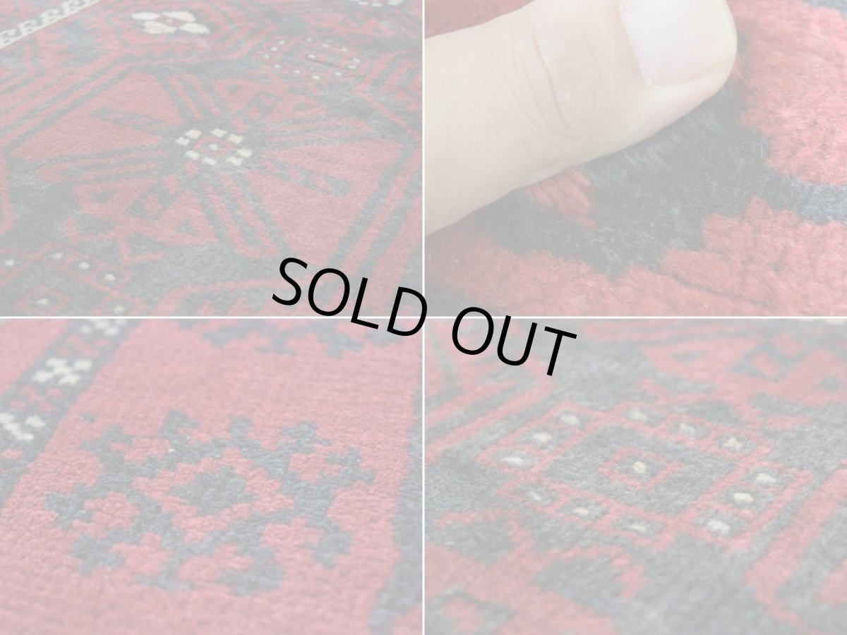 画像16: 良品 ペルシャ 部族絨毯 バルーチ 縦3m 横1.5m 4.5㎡ 〜6帖程度 リビング ダイニング 3人掛けソファ サイズ 300 x 150 cm No.z169 天然 ウール 手織り トライバル ラグ 敷物 マット カーペット 幾何学模様 ヴィンテージ ビンテージ  赤 黒 b-z169-300150h57-001 (16)