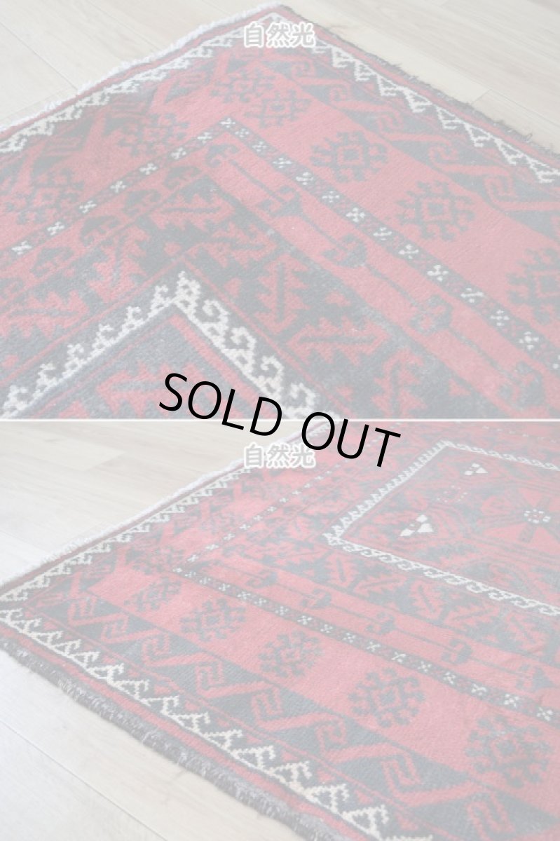 画像8: 良品 ペルシャ 部族絨毯 バルーチ 縦3m 横1.5m 4.5㎡ 〜6帖程度 リビング ダイニング 3人掛けソファ サイズ 300 x 150 cm No.z169 天然 ウール 手織り トライバル ラグ 敷物 マット カーペット 幾何学模様 ヴィンテージ ビンテージ  赤 黒 b-z169-300150h57-001 (8)