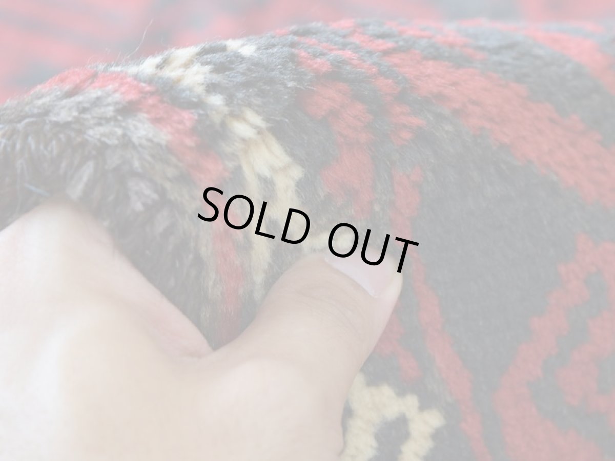 画像13: 良品 ペルシャ 部族絨毯 バルーチ 縦3m 横1.5m 4.5㎡ 〜6帖程度 リビング ダイニング 3人掛けソファ サイズ 300 x 150 cm No.z169 天然 ウール 手織り トライバル ラグ 敷物 マット カーペット 幾何学模様 ヴィンテージ ビンテージ  赤 黒 b-z169-300150h57-001 (13)