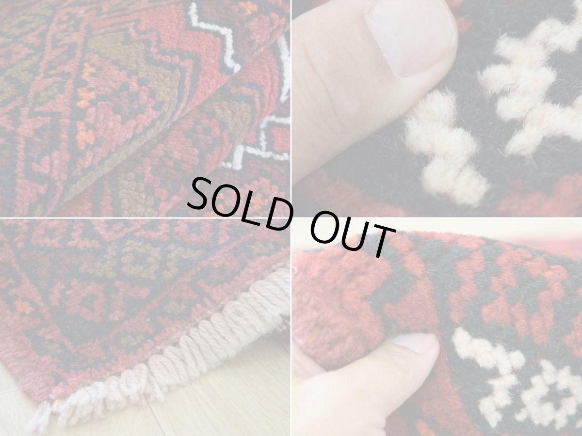 画像18: 中古品 ペルシャ 部族絨毯 グーチャン 縦1.7m 横1m 2㎡ 2人掛けソファ センターテーブル サイズ 168 x 100 cm No.Z201 天然 ウール 手織り トライバル ラグ 敷物 マット カーペット 幾何学模様 ヴィンテージ ビンテージ  赤 c-z201-168100h06-87 (18)