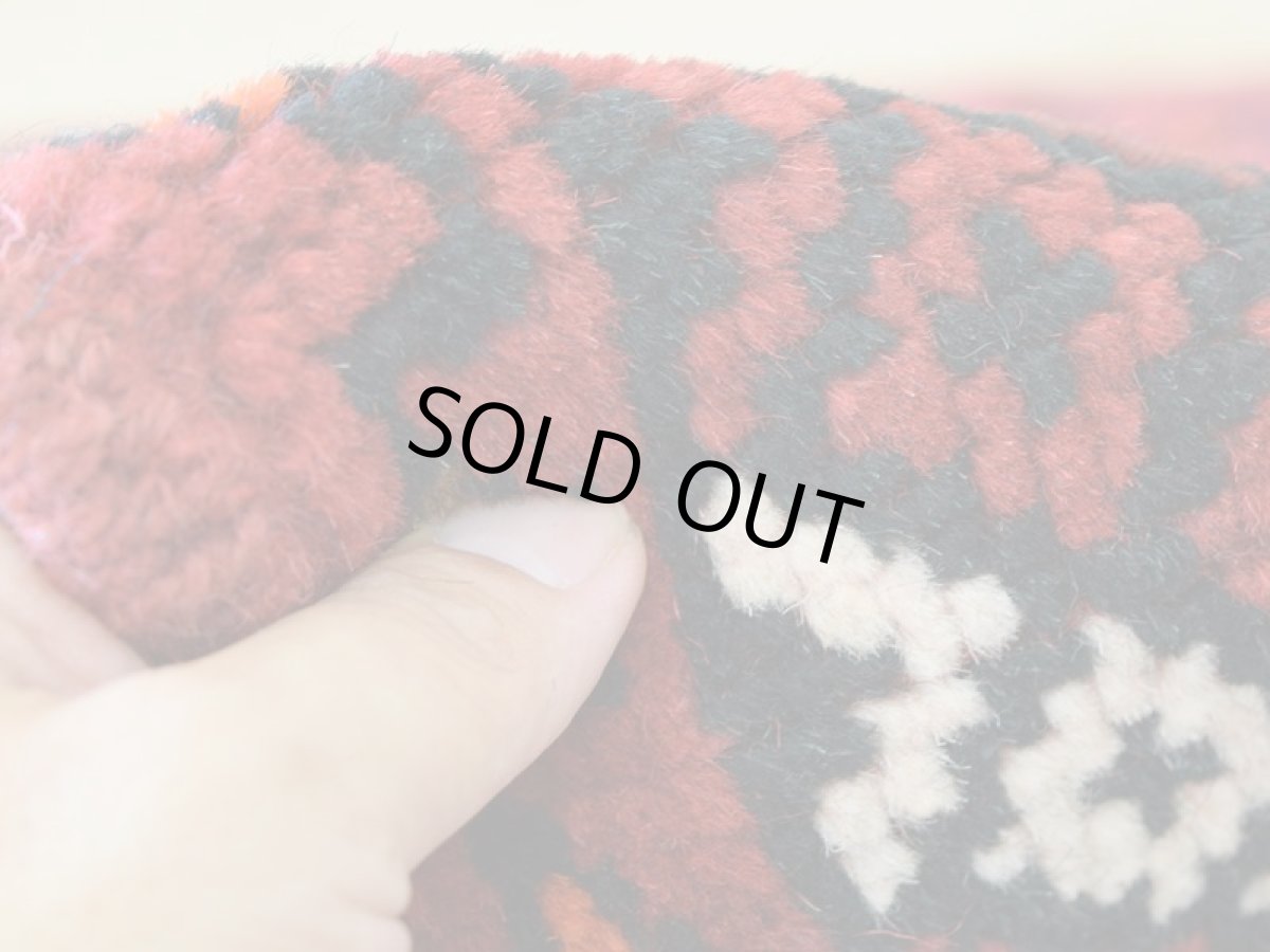 画像14: 中古品 ペルシャ 部族絨毯 グーチャン 縦1.7m 横1m 2㎡ 2人掛けソファ センターテーブル サイズ 168 x 100 cm No.Z201 天然 ウール 手織り トライバル ラグ 敷物 マット カーペット 幾何学模様 ヴィンテージ ビンテージ  赤 c-z201-168100h06-87 (14)