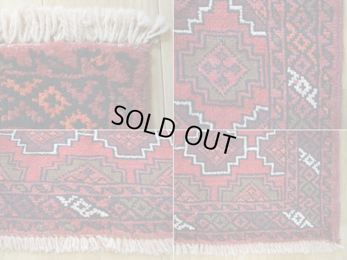 画像19: 中古品 ペルシャ 部族絨毯 グーチャン 縦1.7m 横1m 2㎡ 2人掛けソファ センターテーブル サイズ 168 x 100 cm No.Z201 天然 ウール 手織り トライバル ラグ 敷物 マット カーペット 幾何学模様 ヴィンテージ ビンテージ  赤 c-z201-168100h06-87 (19)