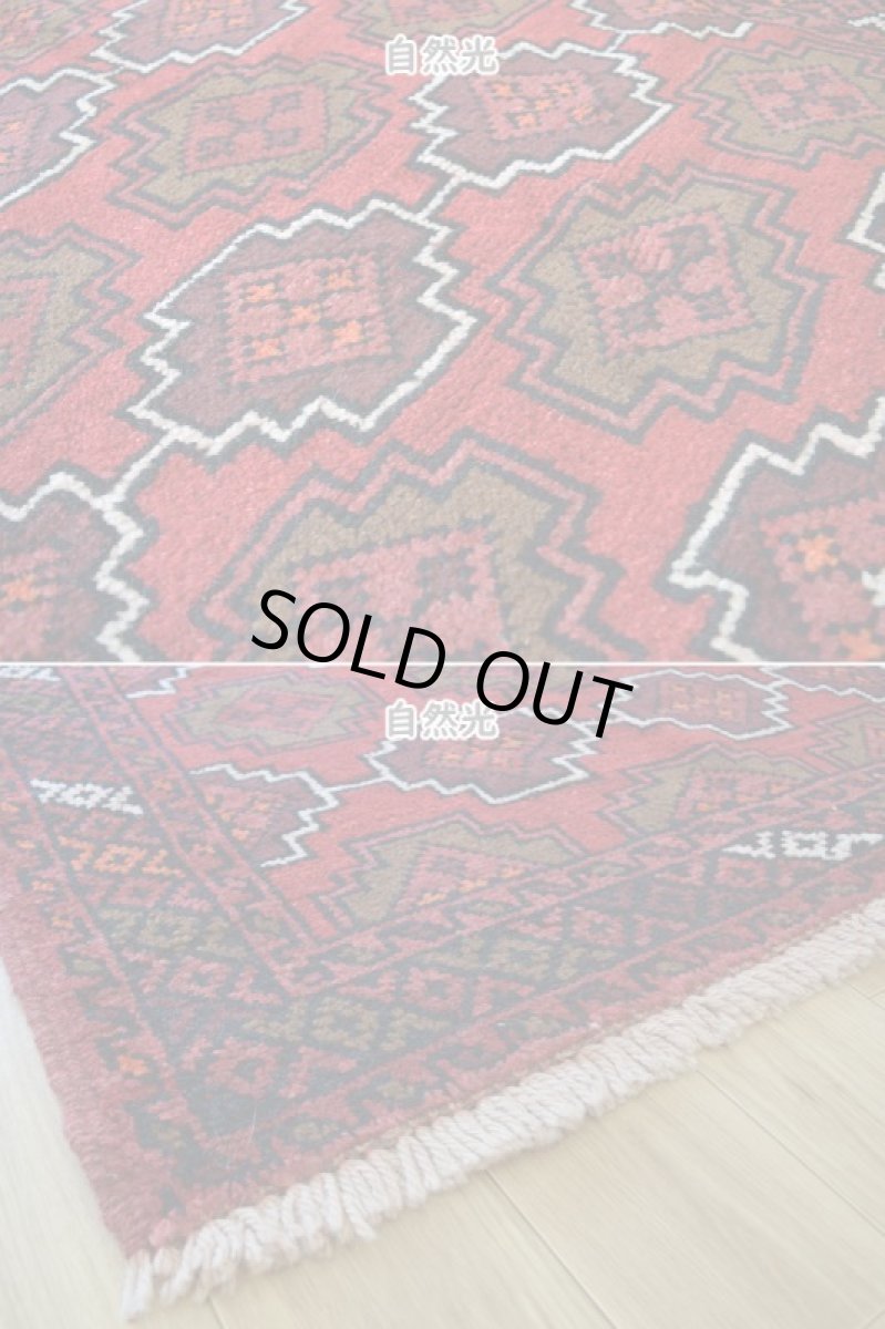 画像8: 中古品 ペルシャ 部族絨毯 グーチャン 縦1.7m 横1m 2㎡ 2人掛けソファ センターテーブル サイズ 168 x 100 cm No.Z201 天然 ウール 手織り トライバル ラグ 敷物 マット カーペット 幾何学模様 ヴィンテージ ビンテージ  赤 c-z201-168100h06-87 (8)