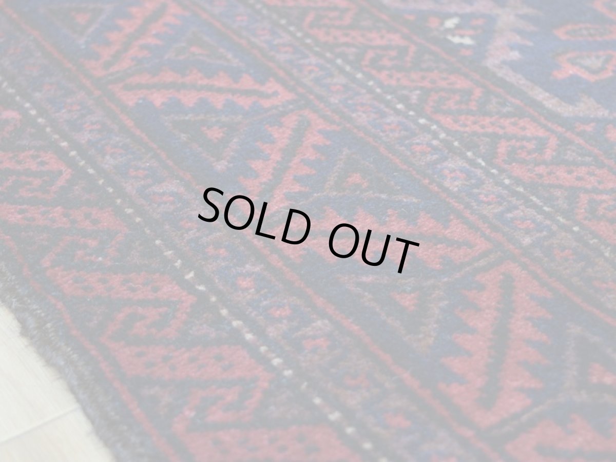 画像12: 良品 ペルシャ 部族絨毯 バルーチ 縦1.6m 横0.9m 1.5㎡ 〜1帖  1〜2人掛けソファ足元 センターテーブル サイズ 152 x 87 cm No.z177 天然 ウール 手織り トライバル ラグ 敷物 マット カーペット 幾何学模様 ヴィンテージ ビンテージ 茶 ブラウン 紺 ネイビー b-z177-15287h57-001 (12)