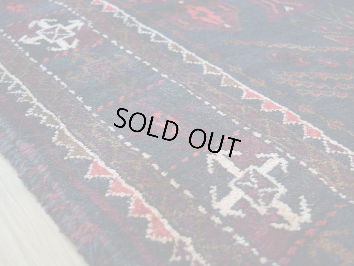 画像12: 良品 ペルシャ 部族絨毯 バルーチ 縦2.7m 横1.4m 3.5㎡ 3帖程度 リビング ダイニング 3人掛けソファ サイズ 262 x 132 cm No.z189 天然 ウール 手織り トライバル ラグ 敷物 マット カーペット 幾何学模様 ヴィンテージ ビンテージ  黒 ブラック 茶 ブラウン b-z189-262132h57-001 (12)