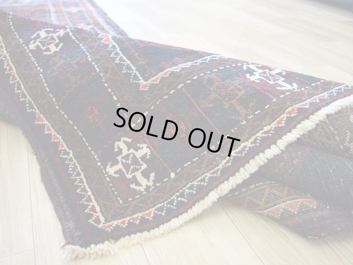 画像14: 良品 ペルシャ 部族絨毯 バルーチ 縦2.7m 横1.4m 3.5㎡ 3帖程度 リビング ダイニング 3人掛けソファ サイズ 262 x 132 cm No.z189 天然 ウール 手織り トライバル ラグ 敷物 マット カーペット 幾何学模様 ヴィンテージ ビンテージ  黒 ブラック 茶 ブラウン b-z189-262132h57-001 (14)