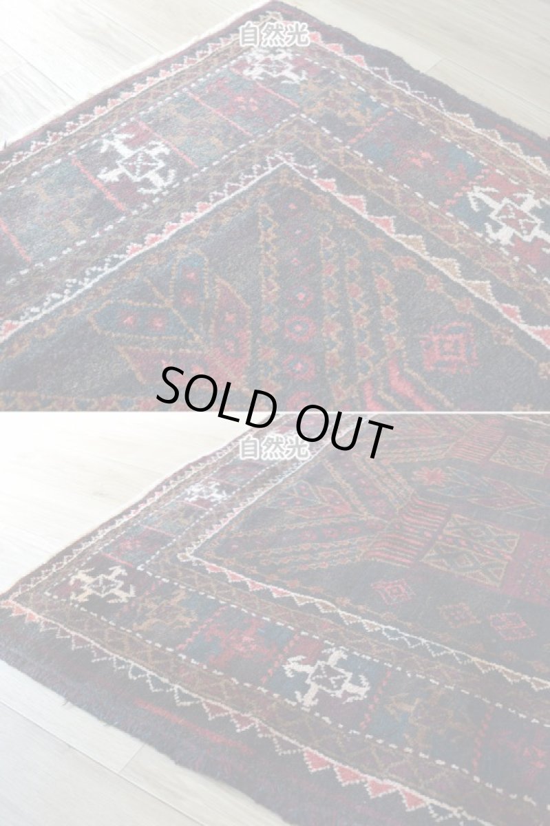 画像8: 良品 ペルシャ 部族絨毯 バルーチ 縦2.7m 横1.4m 3.5㎡ 3帖程度 リビング ダイニング 3人掛けソファ サイズ 262 x 132 cm No.z189 天然 ウール 手織り トライバル ラグ 敷物 マット カーペット 幾何学模様 ヴィンテージ ビンテージ  黒 ブラック 茶 ブラウン b-z189-262132h57-001 (8)