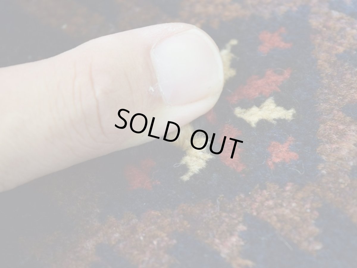 画像11: 良品 ペルシャ 部族絨毯 バルーチ 縦1.6m 横0.9m 1.5㎡ 〜1帖  1〜2人掛けソファ足元 センターテーブル サイズ 152 x 87 cm No.z177 天然 ウール 手織り トライバル ラグ 敷物 マット カーペット 幾何学模様 ヴィンテージ ビンテージ 茶 ブラウン 紺 ネイビー b-z177-15287h57-001 (11)