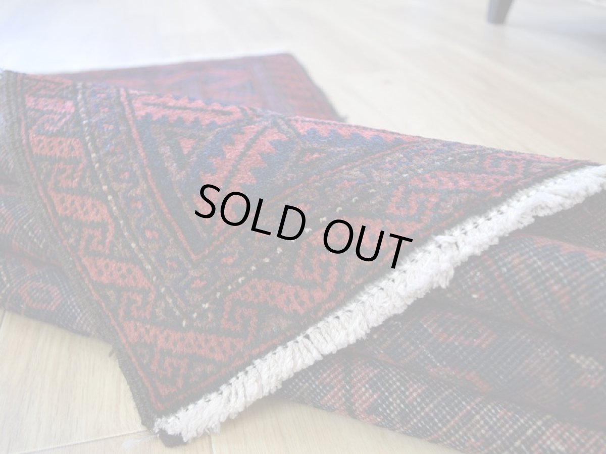 画像15: 良品 ペルシャ 部族絨毯 バルーチ 縦1.6m 横0.9m 1.5㎡ 〜1帖  1〜2人掛けソファ足元 センターテーブル サイズ 152 x 87 cm No.z177 天然 ウール 手織り トライバル ラグ 敷物 マット カーペット 幾何学模様 ヴィンテージ ビンテージ 茶 ブラウン 紺 ネイビー b-z177-15287h57-001 (15)