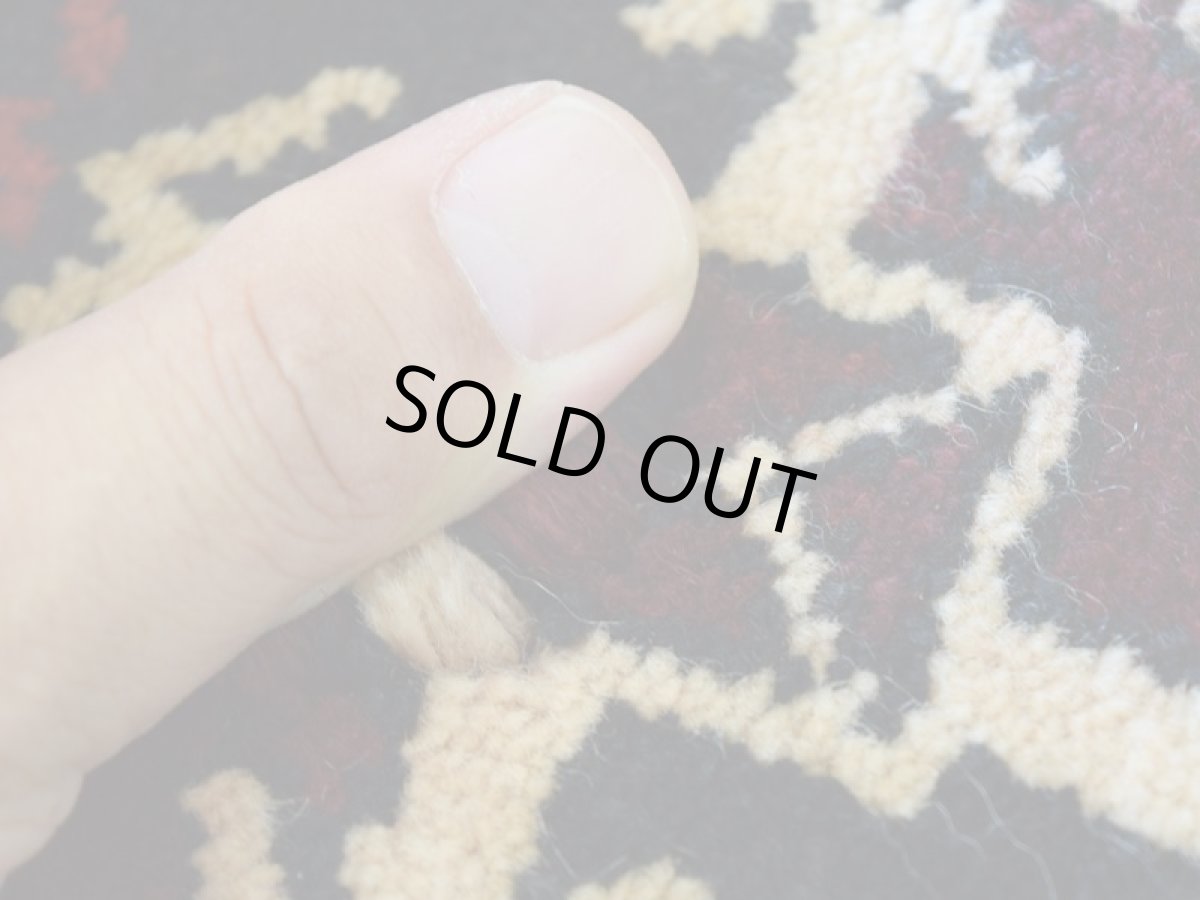 画像11: 良品 ペルシャ 部族絨毯 バルーチ 縦2.7m 横1.4m 3.5㎡ 3帖程度 リビング ダイニング 3人掛けソファ サイズ 262 x 132 cm No.z189 天然 ウール 手織り トライバル ラグ 敷物 マット カーペット 幾何学模様 ヴィンテージ ビンテージ  黒 ブラック 茶 ブラウン b-z189-262132h57-001 (11)