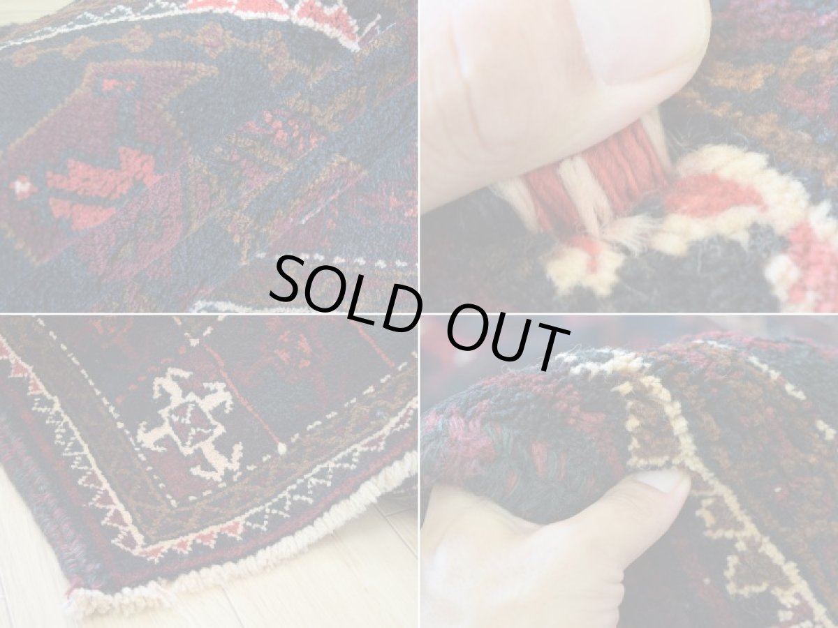 画像18: 良品 ペルシャ 部族絨毯 バルーチ 縦2.7m 横1.4m 3.5㎡ 3帖程度 リビング ダイニング 3人掛けソファ サイズ 262 x 132 cm No.z189 天然 ウール 手織り トライバル ラグ 敷物 マット カーペット 幾何学模様 ヴィンテージ ビンテージ  黒 ブラック 茶 ブラウン b-z189-262132h57-001 (18)