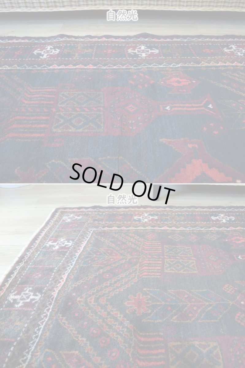 画像4: 良品 ペルシャ 部族絨毯 バルーチ 縦2.7m 横1.4m 3.5㎡ 3帖程度 リビング ダイニング 3人掛けソファ サイズ 262 x 132 cm No.z189 天然 ウール 手織り トライバル ラグ 敷物 マット カーペット 幾何学模様 ヴィンテージ ビンテージ  黒 ブラック 茶 ブラウン b-z189-262132h57-001 (4)