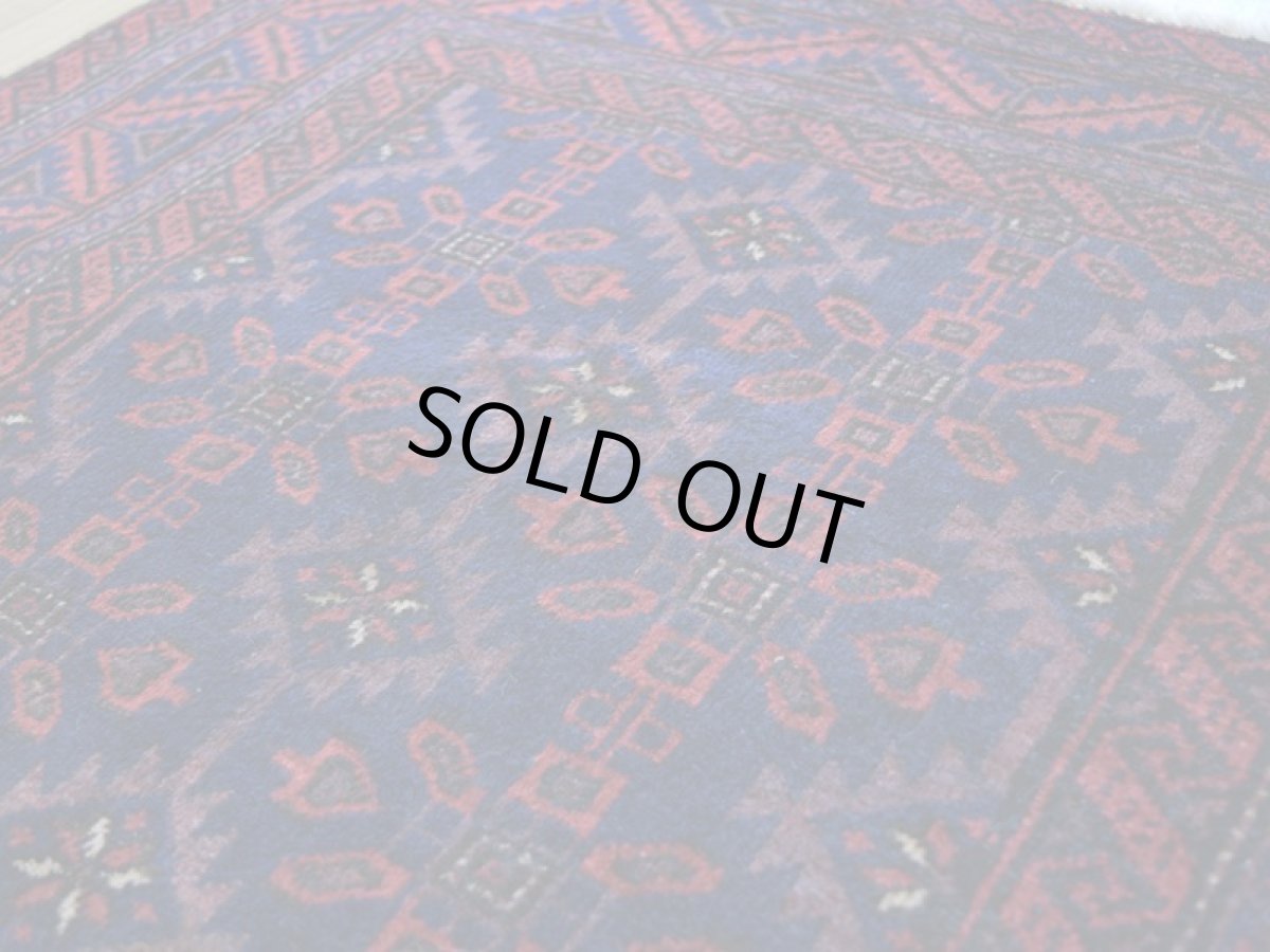 画像10: 良品 ペルシャ 部族絨毯 バルーチ 縦1.6m 横0.9m 1.5㎡ 〜1帖  1〜2人掛けソファ足元 センターテーブル サイズ 152 x 87 cm No.z177 天然 ウール 手織り トライバル ラグ 敷物 マット カーペット 幾何学模様 ヴィンテージ ビンテージ 茶 ブラウン 紺 ネイビー b-z177-15287h57-001 (10)