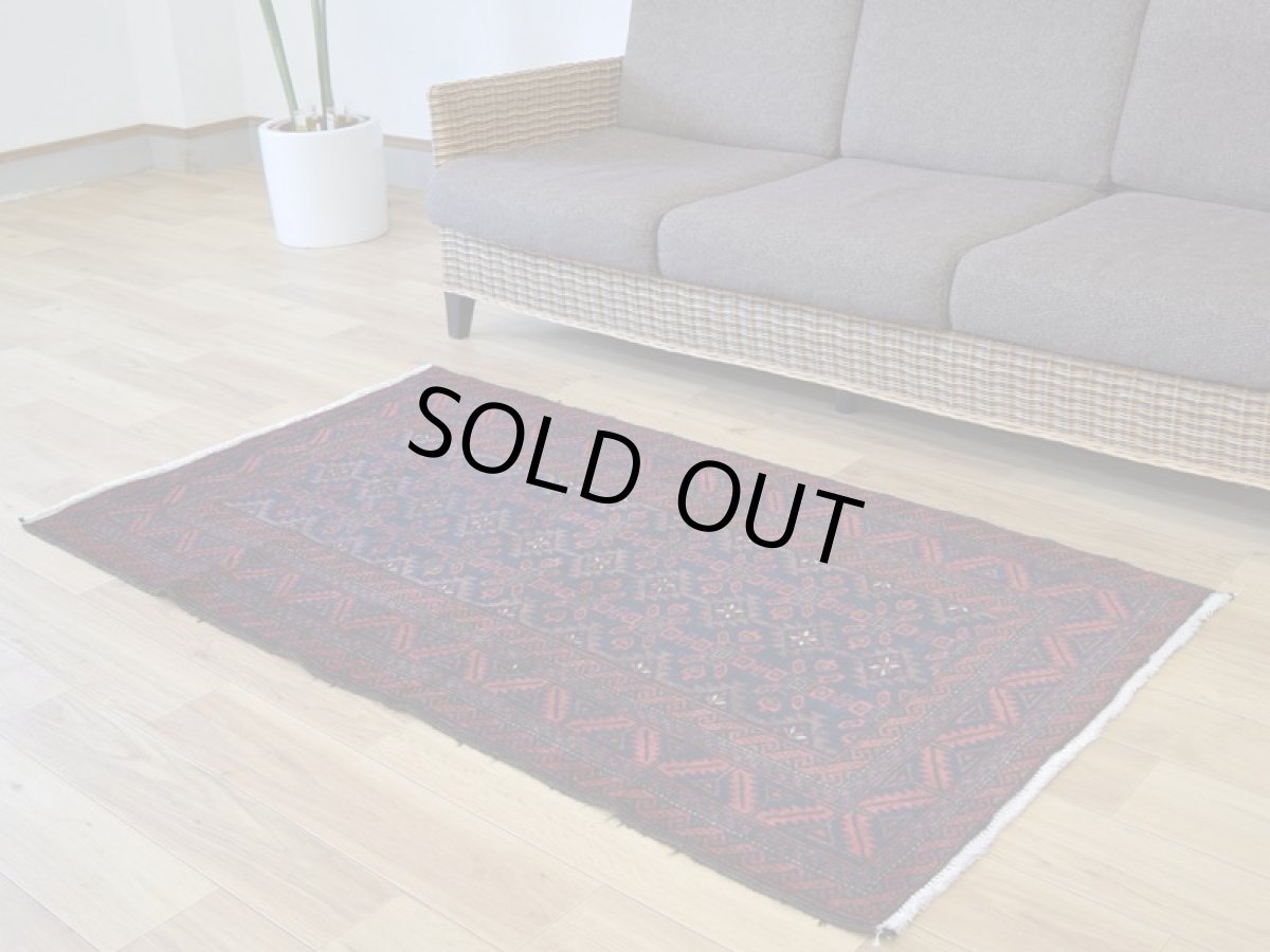 画像2: 良品 ペルシャ 部族絨毯 バルーチ 縦1.6m 横0.9m 1.5㎡ 〜1帖  1〜2人掛けソファ足元 センターテーブル サイズ 152 x 87 cm No.z177 天然 ウール 手織り トライバル ラグ 敷物 マット カーペット 幾何学模様 ヴィンテージ ビンテージ 茶 ブラウン 紺 ネイビー b-z177-15287h57-001 (2)