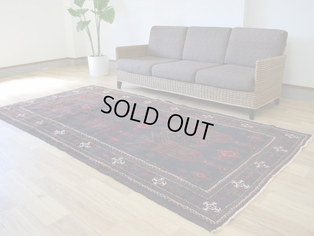 画像2: 良品 ペルシャ 部族絨毯 バルーチ 縦2.7m 横1.4m 3.5㎡ 3帖程度 リビング ダイニング 3人掛けソファ サイズ 262 x 132 cm No.z189 天然 ウール 手織り トライバル ラグ 敷物 マット カーペット 幾何学模様 ヴィンテージ ビンテージ  黒 ブラック 茶 ブラウン b-z189-262132h57-001 (2)