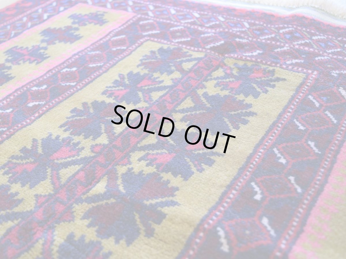 画像10: 良品 ペルシャ 部族絨毯 バルーチ 縦1.3m 横1m アクセントラグ 1〜2人掛けソファ足元 サイズ 128 x 92 cm No.z174 天然 ウール 手織り ハンドメイド トライバル ラグ 敷物 玄関 マット カーペット 幾何学 民族 柄 メヘラビ メヘラブ 模様 b-z174-12892h57-001 (10)