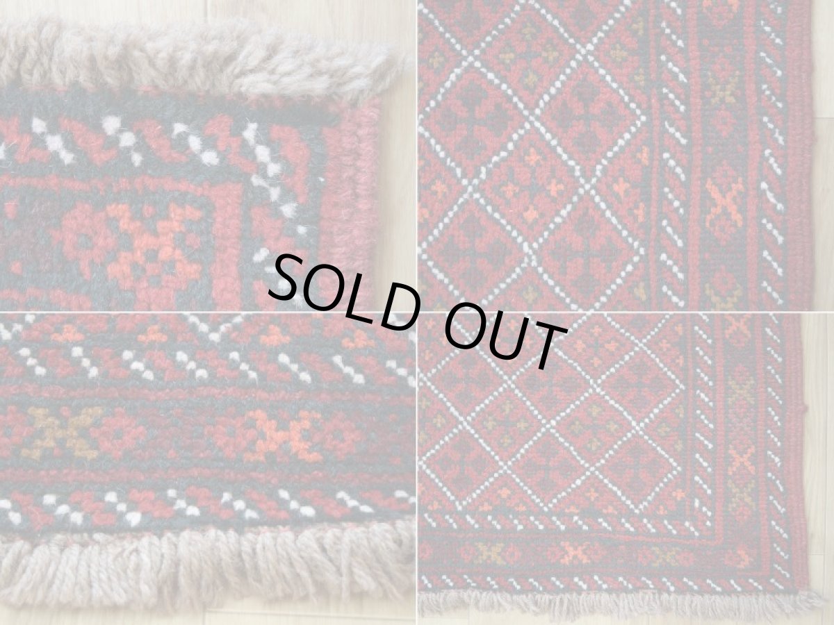 画像19: 中古品 ペルシャ 部族絨毯 グーチャン 縦1.7m 横1.1m 2㎡ 1帖 2人掛けソファ センターテーブル サイズ 162 x 109 cm No.ZZ5 天然 肉厚 ウール 手織り トライバル ラグ 敷物 マット カーペット 幾何学模様 ヴィンテージ ビンテージ  赤 b-zz5-162109h06-87 (19)