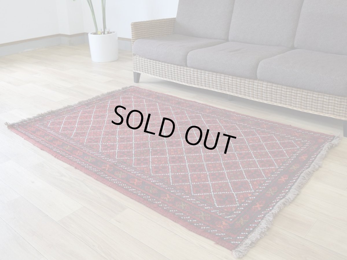 画像2: 中古品 ペルシャ 部族絨毯 グーチャン 縦1.7m 横1.1m 2㎡ 1帖 2人掛けソファ センターテーブル サイズ 162 x 109 cm No.ZZ5 天然 肉厚 ウール 手織り トライバル ラグ 敷物 マット カーペット 幾何学模様 ヴィンテージ ビンテージ  赤 b-zz5-162109h06-87 (2)