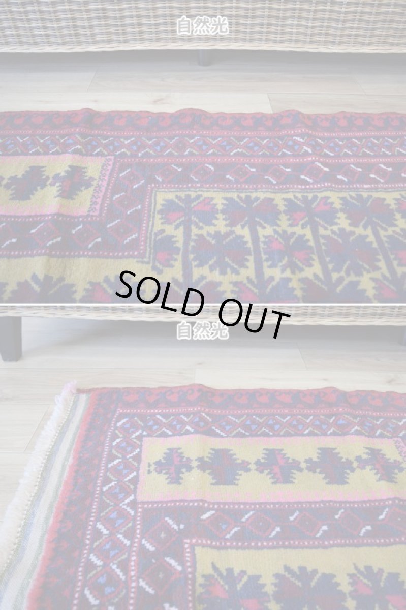 画像4: 良品 ペルシャ 部族絨毯 バルーチ 縦1.3m 横1m アクセントラグ 1〜2人掛けソファ足元 サイズ 128 x 92 cm No.z174 天然 ウール 手織り ハンドメイド トライバル ラグ 敷物 玄関 マット カーペット 幾何学 民族 柄 メヘラビ メヘラブ 模様 b-z174-12892h57-001 (4)