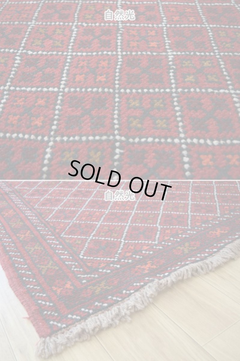 画像9: 中古品 ペルシャ 部族絨毯 グーチャン 縦1.7m 横1.1m 2㎡ 1帖 2人掛けソファ センターテーブル サイズ 162 x 109 cm No.ZZ5 天然 肉厚 ウール 手織り トライバル ラグ 敷物 マット カーペット 幾何学模様 ヴィンテージ ビンテージ  赤 b-zz5-162109h06-87 (9)