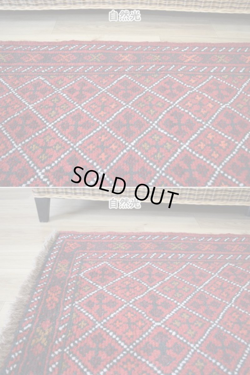 画像6: 中古品 ペルシャ 部族絨毯 グーチャン 縦1.7m 横1.1m 2㎡ 1帖 2人掛けソファ センターテーブル サイズ 162 x 109 cm No.ZZ5 天然 肉厚 ウール 手織り トライバル ラグ 敷物 マット カーペット 幾何学模様 ヴィンテージ ビンテージ  赤 b-zz5-162109h06-87 (6)