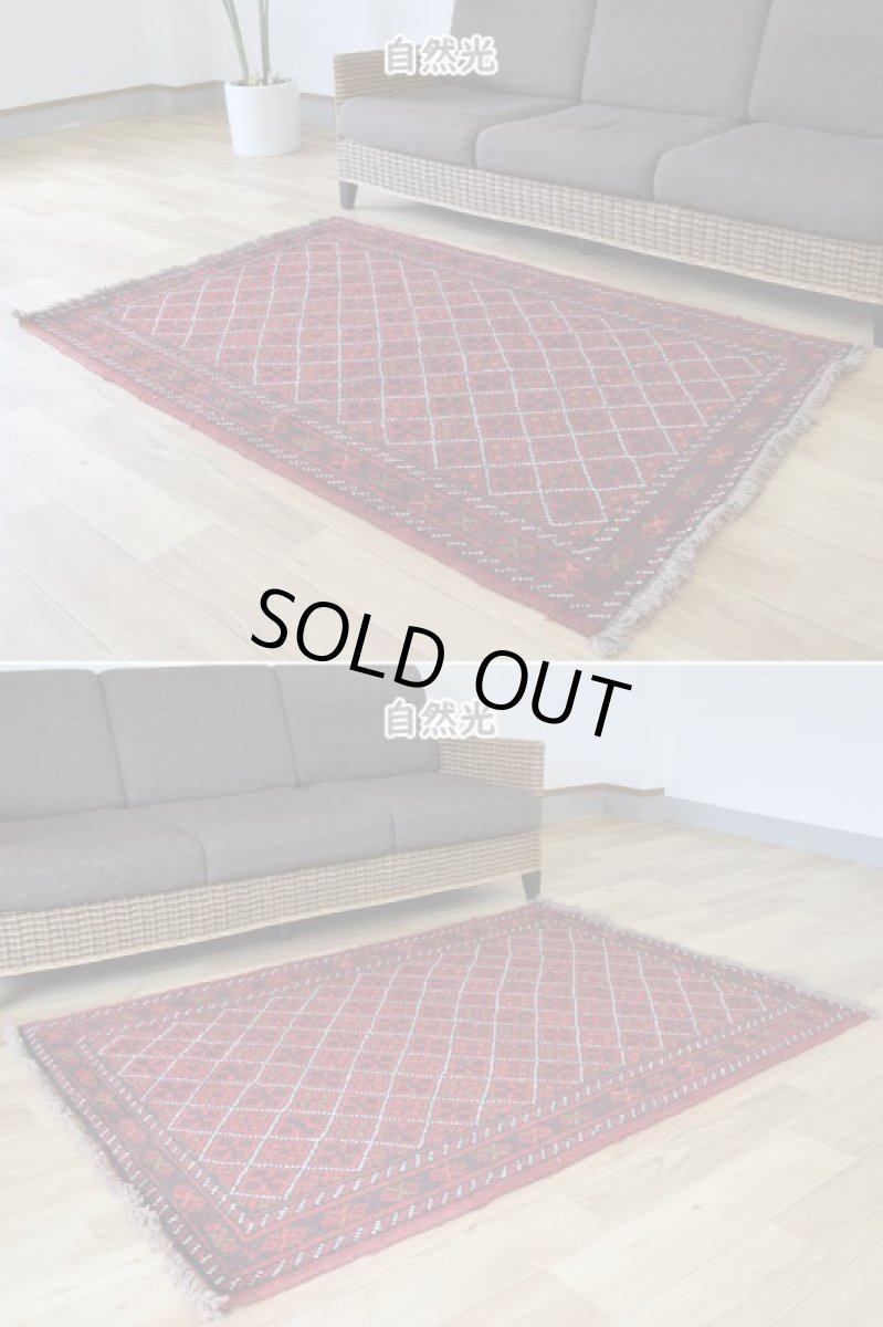 画像4: 中古品 ペルシャ 部族絨毯 グーチャン 縦1.7m 横1.1m 2㎡ 1帖 2人掛けソファ センターテーブル サイズ 162 x 109 cm No.ZZ5 天然 肉厚 ウール 手織り トライバル ラグ 敷物 マット カーペット 幾何学模様 ヴィンテージ ビンテージ  赤 b-zz5-162109h06-87 (4)