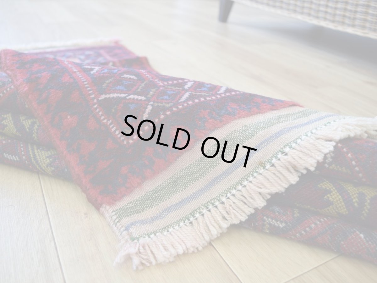 画像14: 良品 ペルシャ 部族絨毯 バルーチ 縦1.3m 横1m アクセントラグ 1〜2人掛けソファ足元 サイズ 128 x 92 cm No.z174 天然 ウール 手織り ハンドメイド トライバル ラグ 敷物 玄関 マット カーペット 幾何学 民族 柄 メヘラビ メヘラブ 模様 b-z174-12892h57-001 (14)