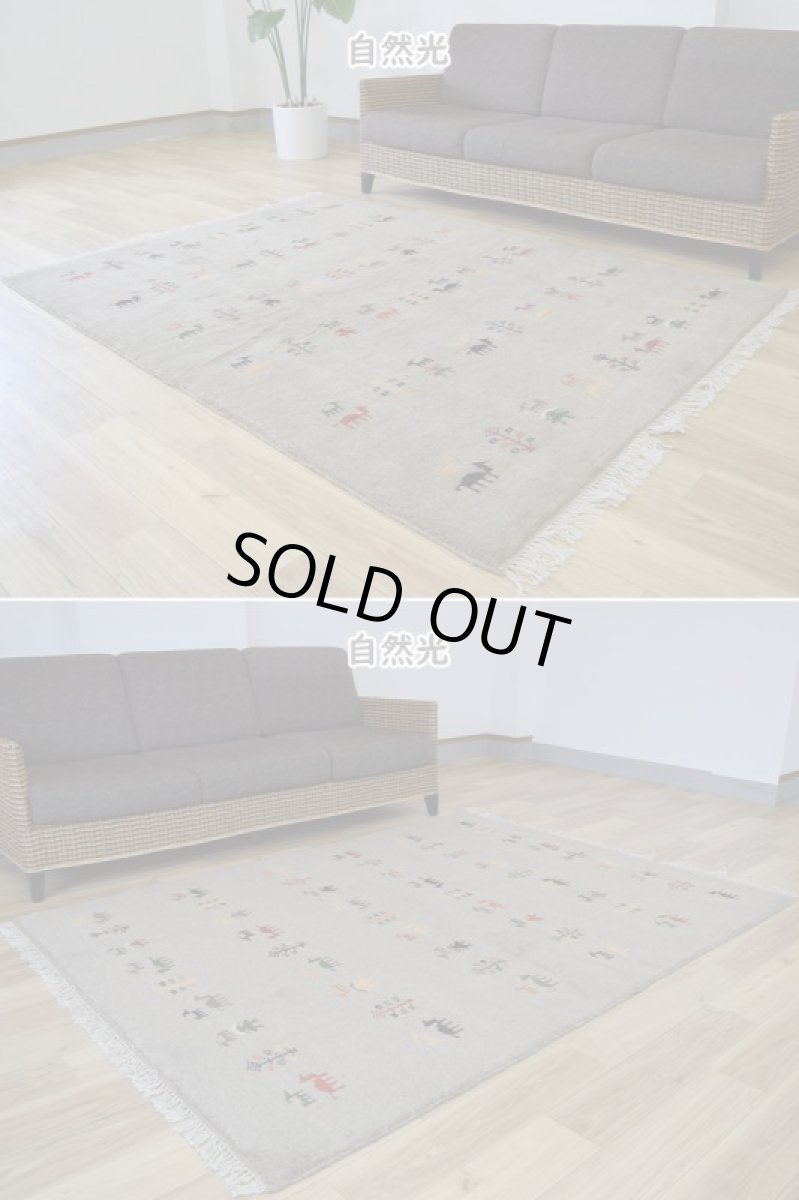 画像4: 新品 ペルシャ ギャッベ 縦2m 横1.5m 3㎡ 〜1帖 リビング ダイニング 2-3人掛けソファ サイズ 196 × 154 cm No.R445 肉厚 天然 ウール ギャベ 手織り ハンドメイド ラグ 絨毯 カーペット リビングダイニングルームやベッドサイドに ライトグレー ベージュ n-r445-196146h051-002 (4)