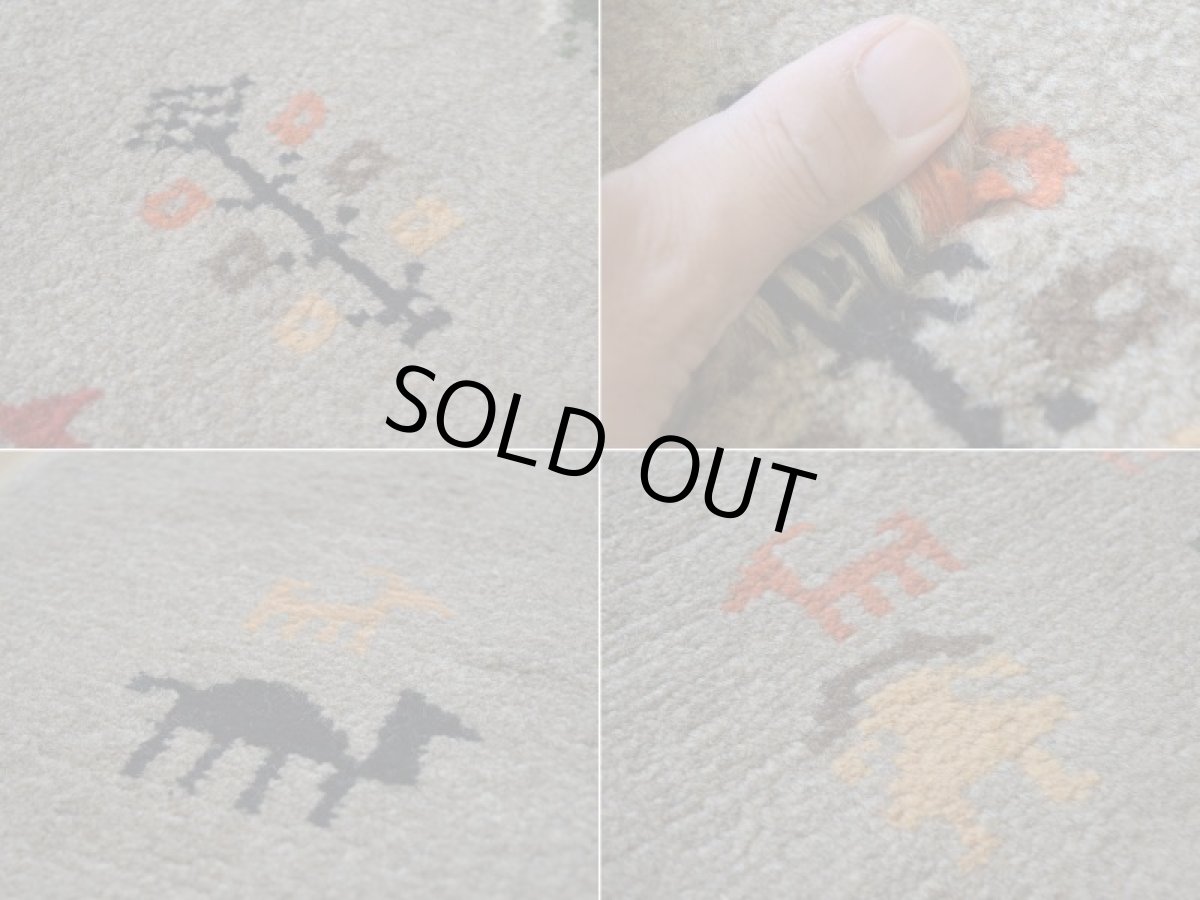 画像17: 新品 ペルシャ ギャッベ 縦2m 横1.5m 3㎡ 〜1帖 リビング ダイニング 2-3人掛けソファ サイズ 196 × 154 cm No.R445 肉厚 天然 ウール ギャベ 手織り ハンドメイド ラグ 絨毯 カーペット リビングダイニングルームやベッドサイドに ライトグレー ベージュ n-r445-196146h051-002 (17)