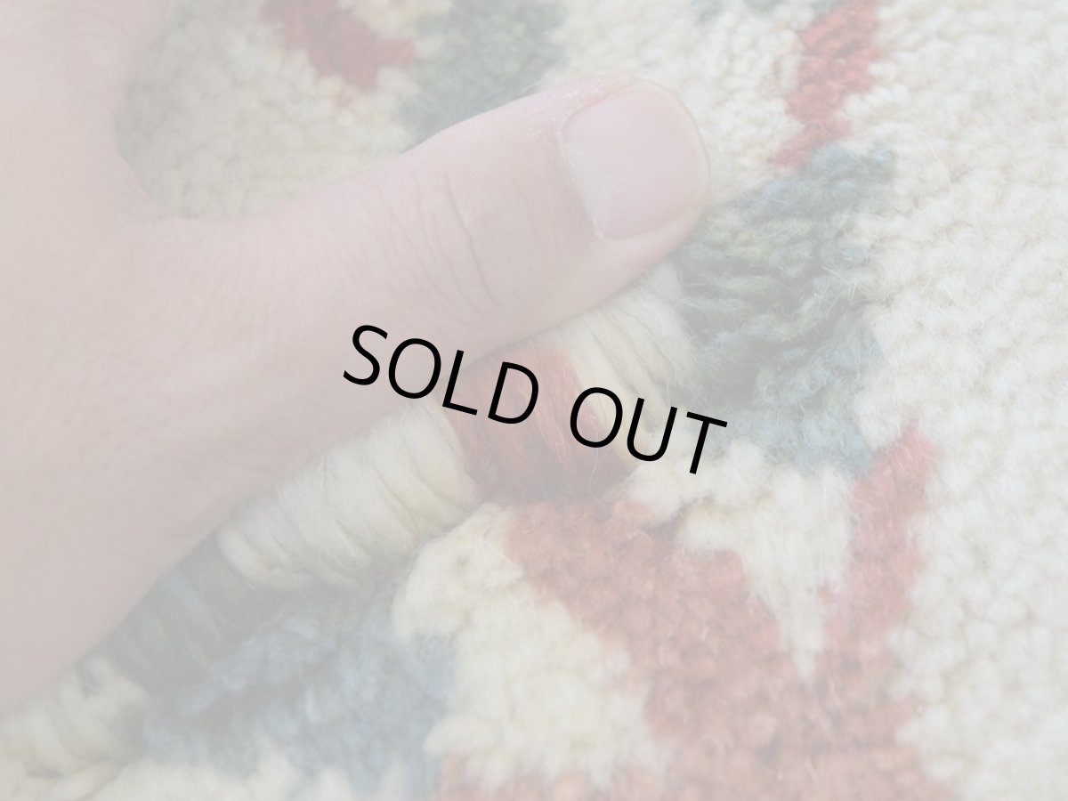 画像11: 新品 ペルシャ ギャッベ 縦2m 横1.5m 3㎡ リビング ダイニング 2-3人掛けソファ サイズ 195 × 150 cm No.R458 肉厚 天然 ウール ギャベ 手織り ハンドメイド ラグ 絨毯 カーペット リビングダイニングルームやベッドサイドに 生成り クリーム カラフル マルチカラー n-r458-195150h051-002 (11)