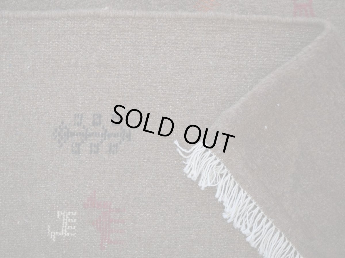 画像16: 新品 ペルシャ ギャッベ 縦2m 横1.5m 3㎡ リビング ダイニング 2-3人掛けソファ サイズ 200 × 151 cm No.R440 肉厚 天然 ウール ギャベ 手織り ハンドメイド ラグ 絨毯 カーペット リビングダイニングルームやベッドサイドに ブラウン 茶 n-r440-200151h051-002 (16)