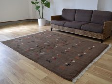 画像2: 新品 ペルシャ ギャッベ 縦2m 横1.5m 3㎡ リビング ダイニング 2-3人掛けソファ サイズ 200 × 151 cm No.R440 肉厚 天然 ウール ギャベ 手織り ハンドメイド ラグ 絨毯 カーペット リビングダイニングルームやベッドサイドに ブラウン 茶 n-r440-200151h051-002 (2)