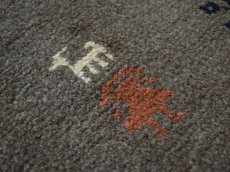 画像11: 新品 ペルシャ ギャッベ 縦2m 横1.5m 3㎡ リビング ダイニング 2-3人掛けソファ サイズ 200 × 151 cm No.R440 肉厚 天然 ウール ギャベ 手織り ハンドメイド ラグ 絨毯 カーペット リビングダイニングルームやベッドサイドに ブラウン 茶 n-r440-200151h051-002 (11)