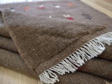 画像15: 新品 ペルシャ ギャッベ 縦2m 横1.5m 3㎡ リビング ダイニング 2-3人掛けソファ サイズ 200 × 151 cm No.R440 肉厚 天然 ウール ギャベ 手織り ハンドメイド ラグ 絨毯 カーペット リビングダイニングルームやベッドサイドに ブラウン 茶 n-r440-200151h051-002 (15)