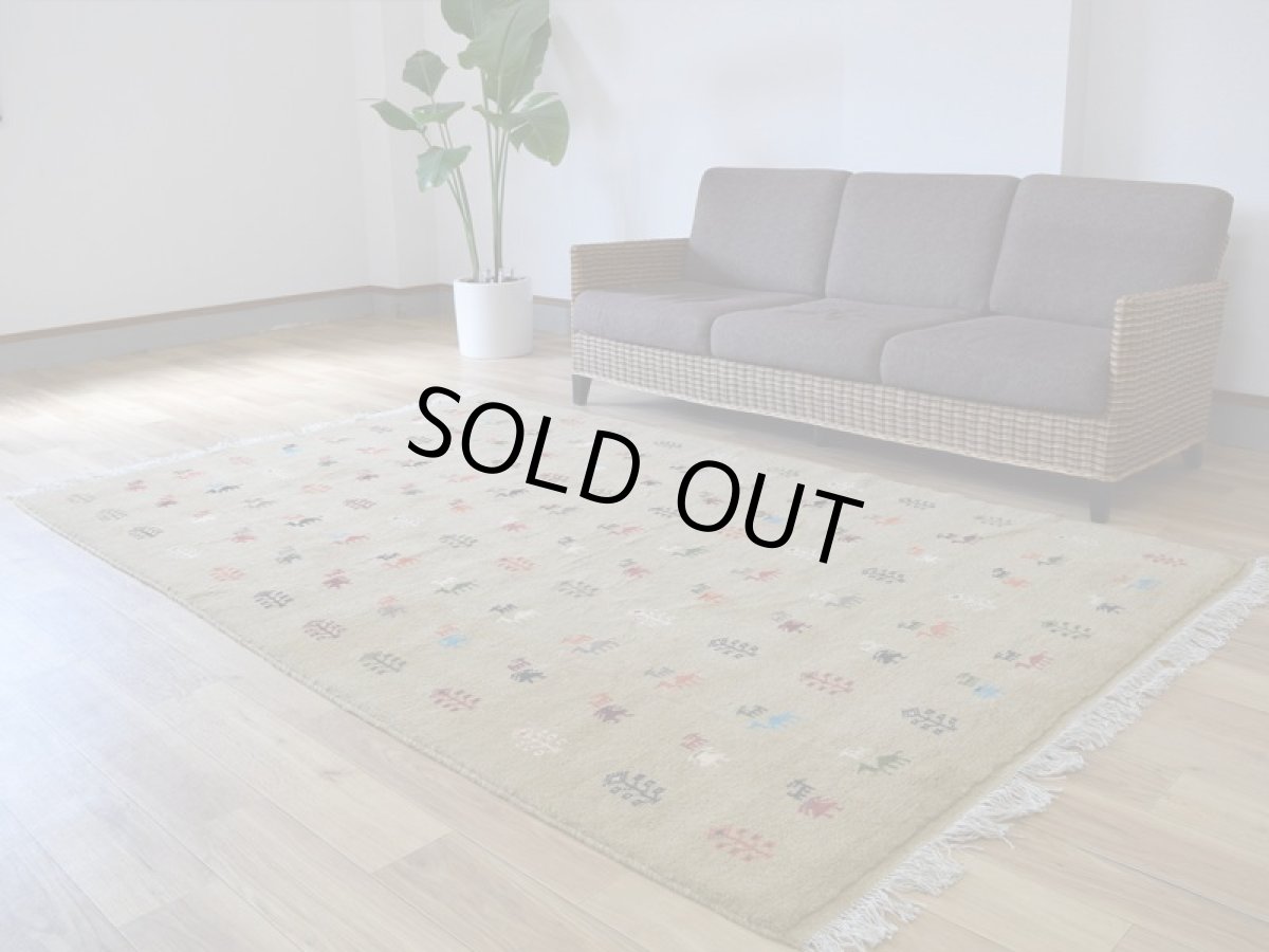 画像2: 新品 ペルシャ ギャッベ 縦2.5m 横1.5m 4㎡ 〜3帖 リビング ダイニング 2-3人掛けソファ サイズ 248 × 156 cm No.R416 肉厚 天然 ウール ギャベ 手織り ハンドメイド ラグ 絨毯 カーペット リビングダイニングルームやベッドサイドに イエロー シャンパンゴールド からし色 n-r416-248156h002-062 (2)