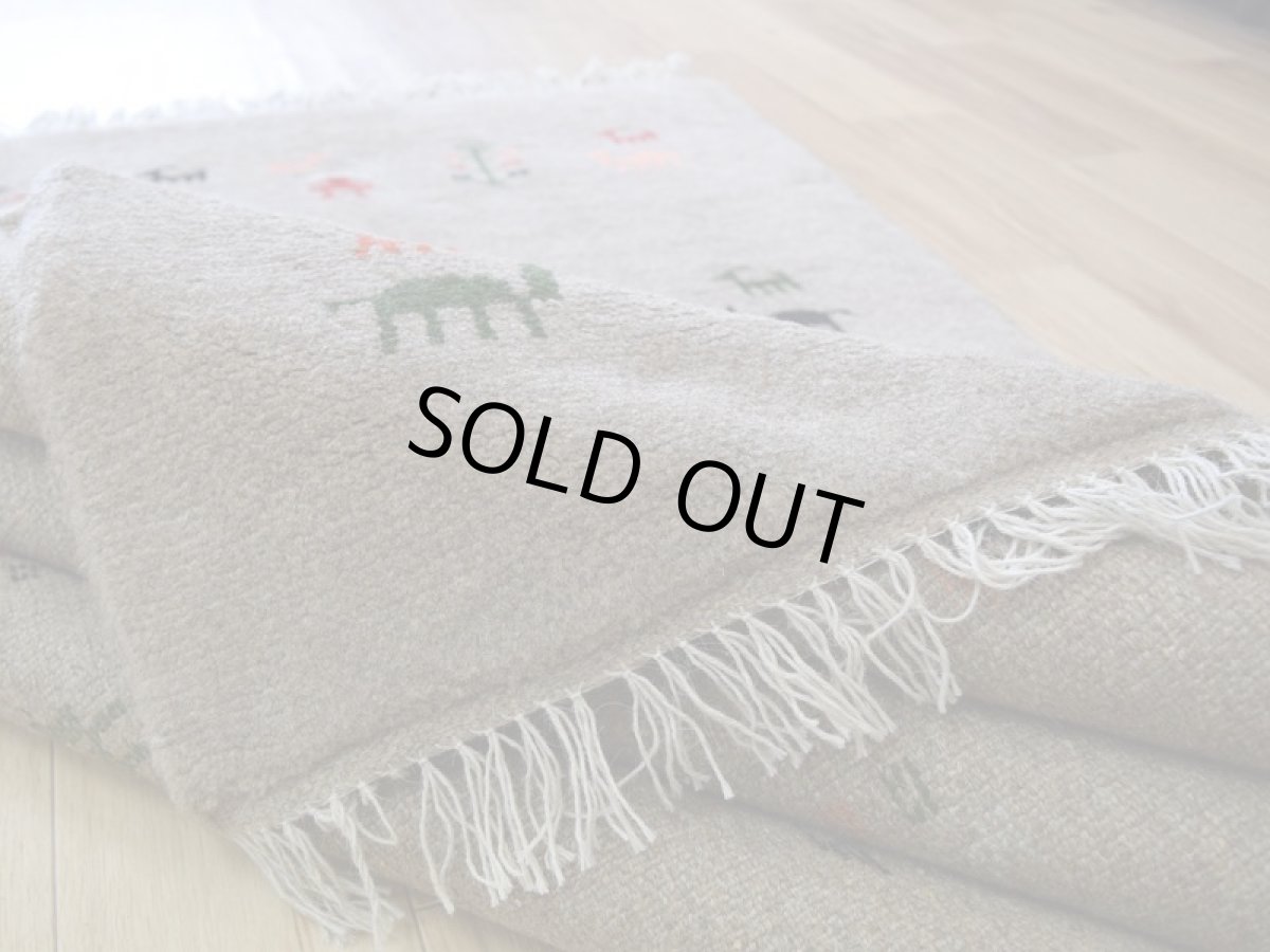 画像15: 新品 ペルシャ ギャッベ 縦2m 横1.5m 3㎡ 〜3帖 リビング ダイニング 2-3人掛けソファ サイズ 195 × 150 cm No.R424 肉厚 天然 ウール ギャベ 手織り ハンドメイド ラグ 絨毯 カーペット リビングダイニングルームやベッドサイドに ライトグレー ベージュ n-r424-195150h051-002 (15)