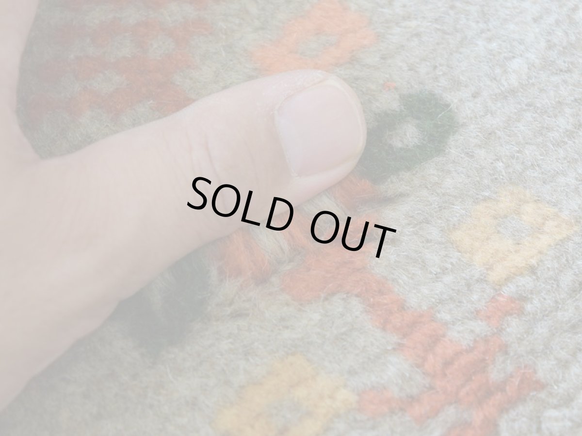 画像12: 新品 ペルシャ ギャッベ 縦2m 横1.5m 3㎡ 〜3帖 リビング ダイニング 2-3人掛けソファ サイズ 195 × 150 cm No.R424 肉厚 天然 ウール ギャベ 手織り ハンドメイド ラグ 絨毯 カーペット リビングダイニングルームやベッドサイドに ライトグレー ベージュ n-r424-195150h051-002 (12)