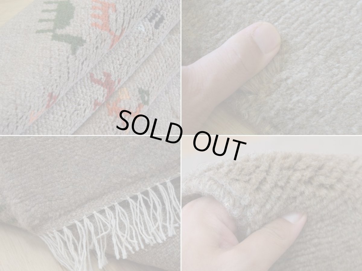 画像18: 新品 ペルシャ ギャッベ 縦2m 横1.5m 3㎡ 〜3帖 リビング ダイニング 2-3人掛けソファ サイズ 195 × 150 cm No.R424 肉厚 天然 ウール ギャベ 手織り ハンドメイド ラグ 絨毯 カーペット リビングダイニングルームやベッドサイドに ライトグレー ベージュ n-r424-195150h051-002 (18)