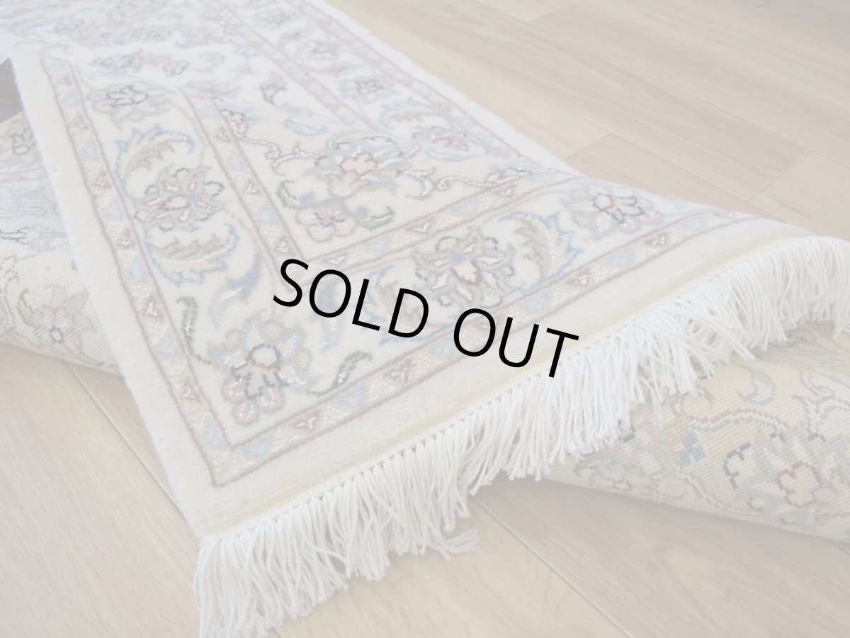 画像14: 新品 ペルシャ 絨毯 タブリーズ 縦1.3m 横0.8m 2人掛け ソファ アクセントラグ サイズ 130 x 80 cm No.227 ウール 手織り ラグ ハンドメイド カーペット 敷物 クラシック スタイル クリーム 生成り 白 アイボリー n-227-130080h053-064 (14)
