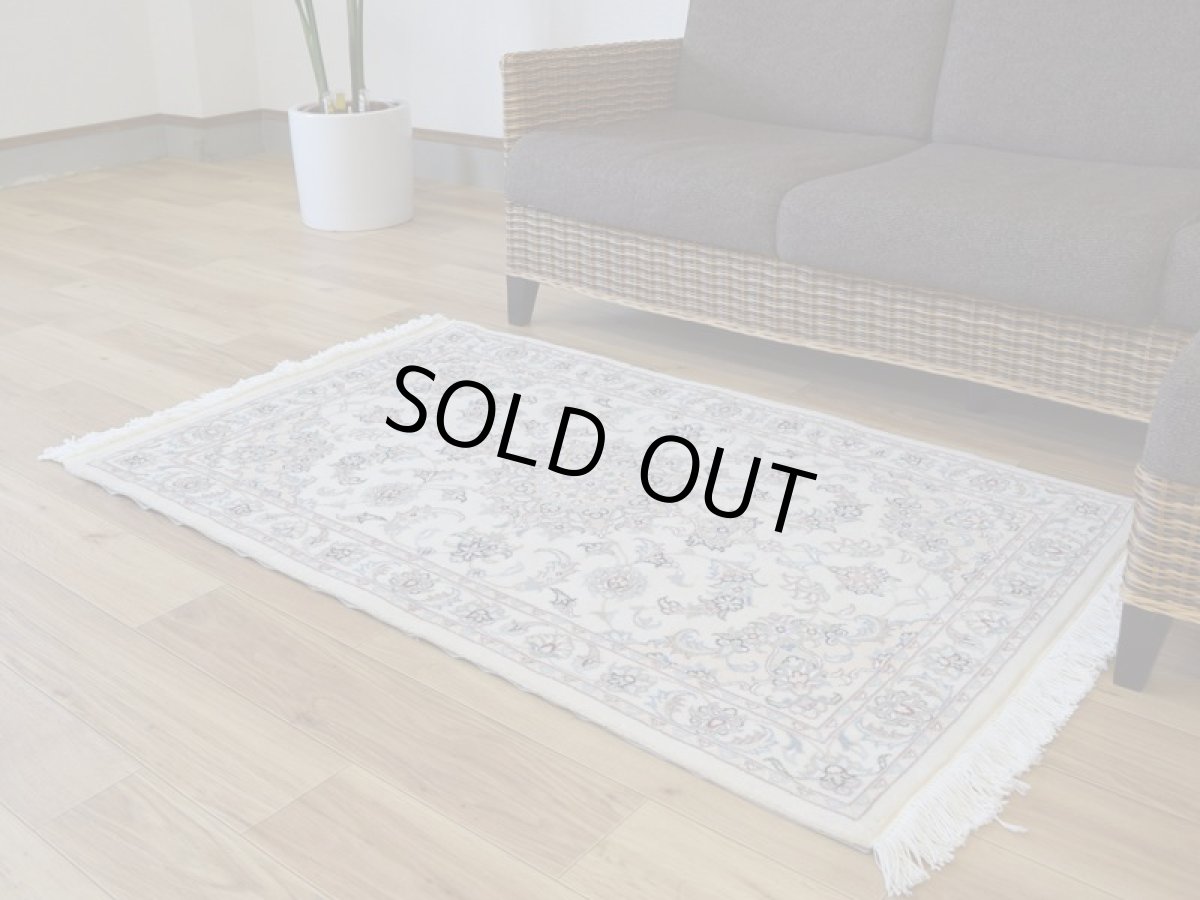 画像2: 新品 ペルシャ 絨毯 タブリーズ 縦1.3m 横0.8m 2人掛け ソファ アクセントラグ サイズ 130 x 80 cm No.227 ウール 手織り ラグ ハンドメイド カーペット 敷物 クラシック スタイル クリーム 生成り 白 アイボリー n-227-130080h053-064 (2)