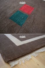 画像9: 新品 ペルシャ ギャッベ 縦2m 横1.6m 3㎡ 〜3帖 リビング ダイニング 2-3人掛けソファ サイズ 193 × 157 cm No.R419 肉厚 天然 ウール ギャベ 手織り ハンドメイド ラグ 絨毯 カーペット リビングダイニングルームやベッドサイドに チョコレートブラウン 生成り クリーム n-r419-196157h051-002 (9)