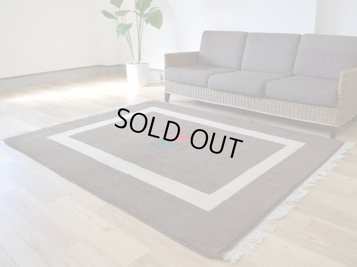 画像2: 新品 ペルシャ ギャッベ 縦2m 横1.6m 3㎡ 〜3帖 リビング ダイニング 2-3人掛けソファ サイズ 193 × 157 cm No.R419 肉厚 天然 ウール ギャベ 手織り ハンドメイド ラグ 絨毯 カーペット リビングダイニングルームやベッドサイドに チョコレートブラウン 生成り クリーム n-r419-196157h051-002 (2)