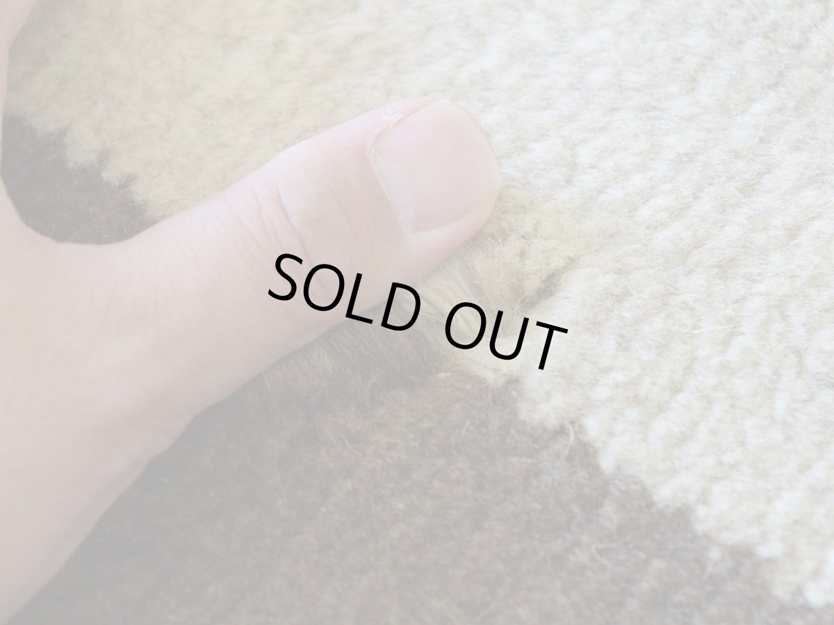 画像12: 新品 ペルシャ ギャッベ 縦2m 横1.6m 3㎡ 〜3帖 リビング ダイニング 2-3人掛けソファ サイズ 193 × 157 cm No.R419 肉厚 天然 ウール ギャベ 手織り ハンドメイド ラグ 絨毯 カーペット リビングダイニングルームやベッドサイドに チョコレートブラウン 生成り クリーム n-r419-196157h051-002 (12)