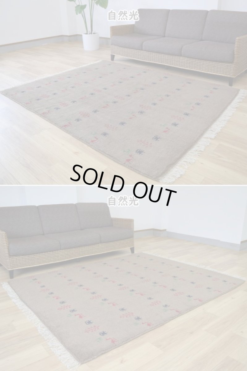 画像5: 新品 ペルシャ ギャッベ 縦2m 横1.6m 3㎡ 〜3帖 リビング ダイニング 2-3人掛けソファ サイズ 194 × 160 cm No.R399 肉厚 天然 ウール ギャベ 手織り ハンドメイド ラグ 絨毯 カーペット リビングダイニングルームやベッドサイドに ライトブラウン 茶 グレー n-r399-194160h051-002 (5)