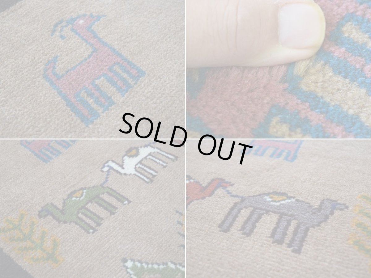 画像16: 新品 ペルシャ ギャッベ 縦2m 横1.4m 2.5㎡ リビング ダイニング 2-3人掛けソファ サイズ 188 × 133 cm No.R414 肉厚 天然 ウール ギャベ 手織り ハンドメイド ラグ 絨毯 カーペット リビングダイニングルームやベッドサイドに ブラウン 茶 動物 植物柄 n-r414-188133h031-071 (16)