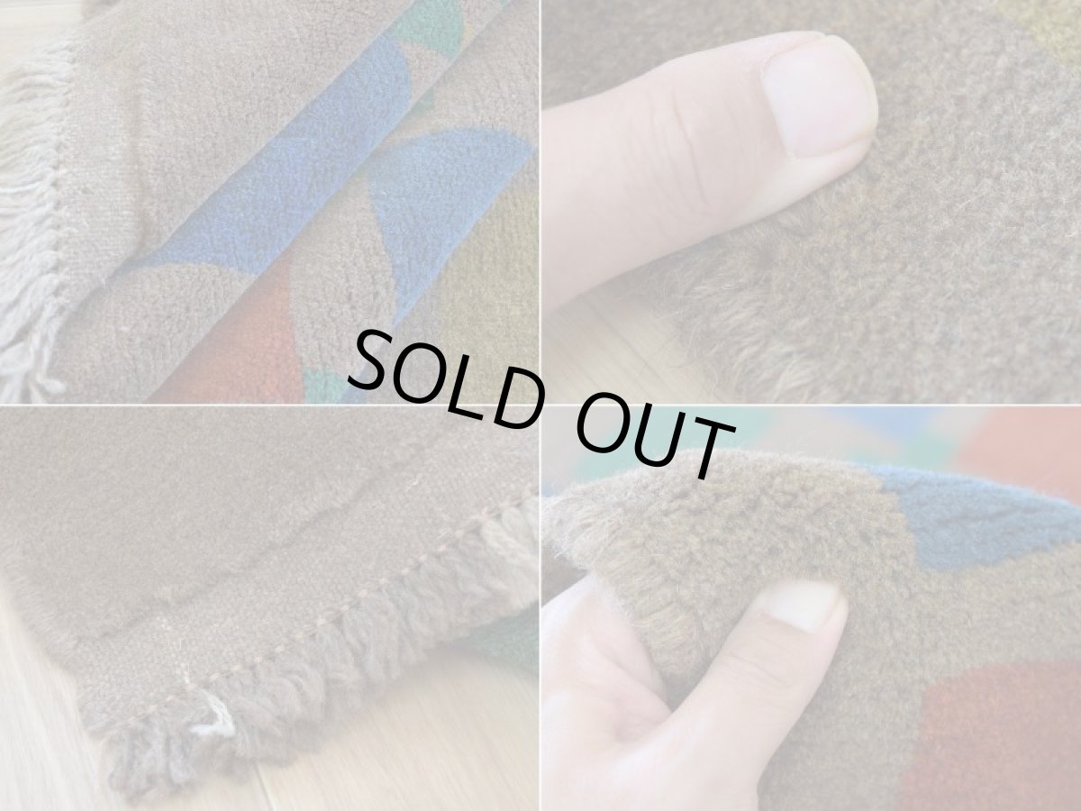 画像18: 新品 ペルシャ ギャッベ 縦1.5m 横1.3m 1.9㎡ リビング 2人掛けソファ サイズ 153 × 121 cm No.R401 肉厚 天然 ウール ギャベ 手織り ハンドメイド ラグ 絨毯 カーペット リビングルームやベッドサイドに ブラウン 茶 マルチカラー n-r401-153121h001-031 (18)