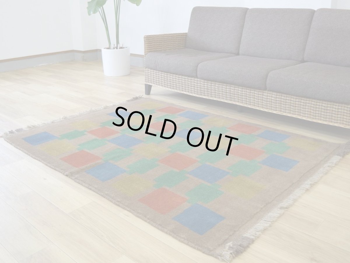 画像2: 新品 ペルシャ ギャッベ 縦1.5m 横1.3m 1.9㎡ リビング 2人掛けソファ サイズ 153 × 121 cm No.R401 肉厚 天然 ウール ギャベ 手織り ハンドメイド ラグ 絨毯 カーペット リビングルームやベッドサイドに ブラウン 茶 マルチカラー n-r401-153121h001-031 (2)